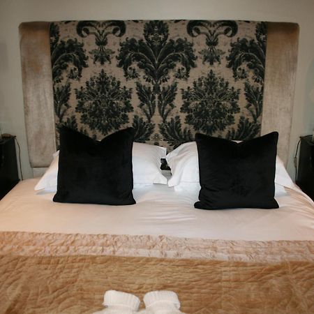 The New White Lion Hotel Llandovery Ngoại thất bức ảnh