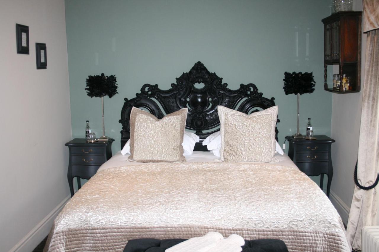 The New White Lion Hotel Llandovery Ngoại thất bức ảnh