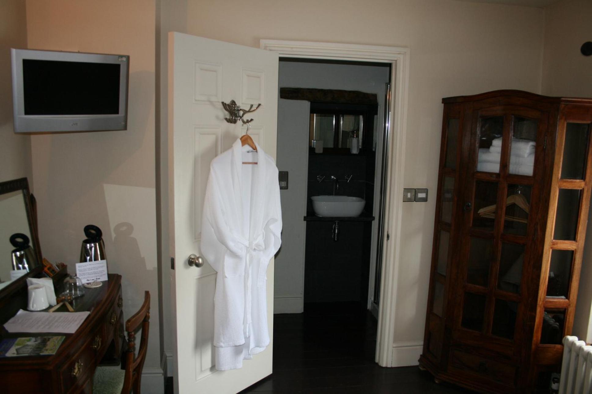 The New White Lion Hotel Llandovery Ngoại thất bức ảnh