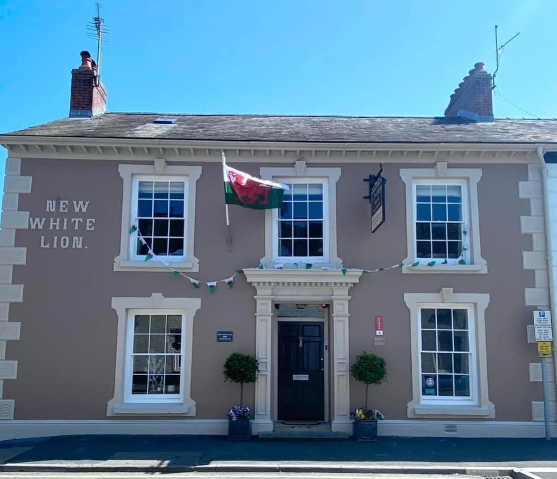The New White Lion Hotel Llandovery Ngoại thất bức ảnh